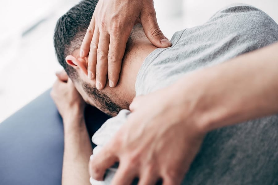atención quiropráctica para el tratamiento de conmociones cerebrales
