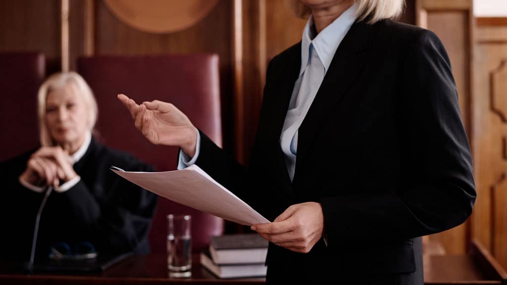 Compensatory Damages in Georgia Personal Injury Cases 2 Lawyer presenting during a trial