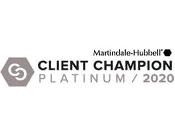 Campeón del cliente Platino 2020. Ryan L. Thompson recibe el premio premio Campeón Cliente Platino de Martindale-Hubbell 2020