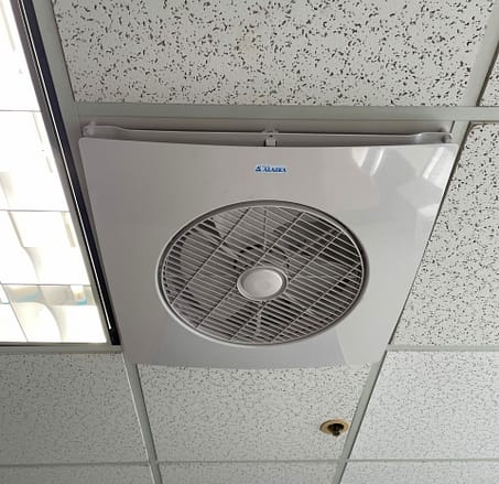 Ventiladores de techo en edificios de oficinas: Cómo limpiar el aire interior de las oficinas: protección contra el COVID-19