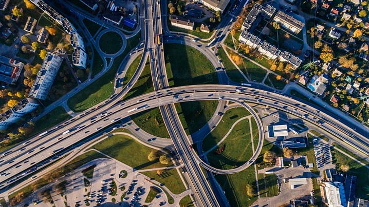 Fotografía aérea de la autopista: tráfico en Dallas-Fort Worth