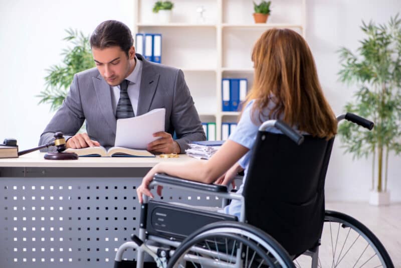 How to Prove Negligence in a Laredo Personal Injury Case. Young injured woman and lawyer in the courtroom, Laredo Personal Injury Lawyer